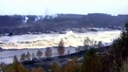 Tsunami causé par un énorme glissement de terrain