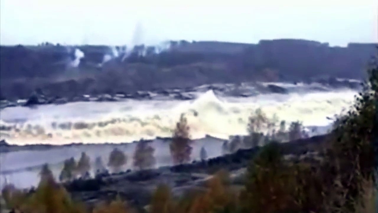 Tsunami causé par un énorme glissement de terrain