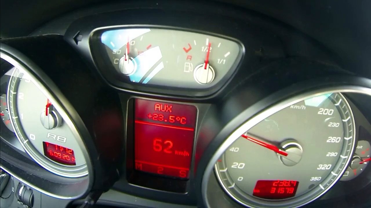 Audi R8 4.2 V8 FSI Acceleration and loud sound