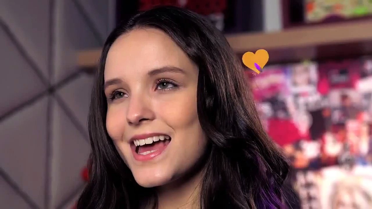 3º Chamada da Estreia de Cúmplices de Um Resgate - Personagens Isabella e Manuella - Tema: Escola e Amigos - 2015