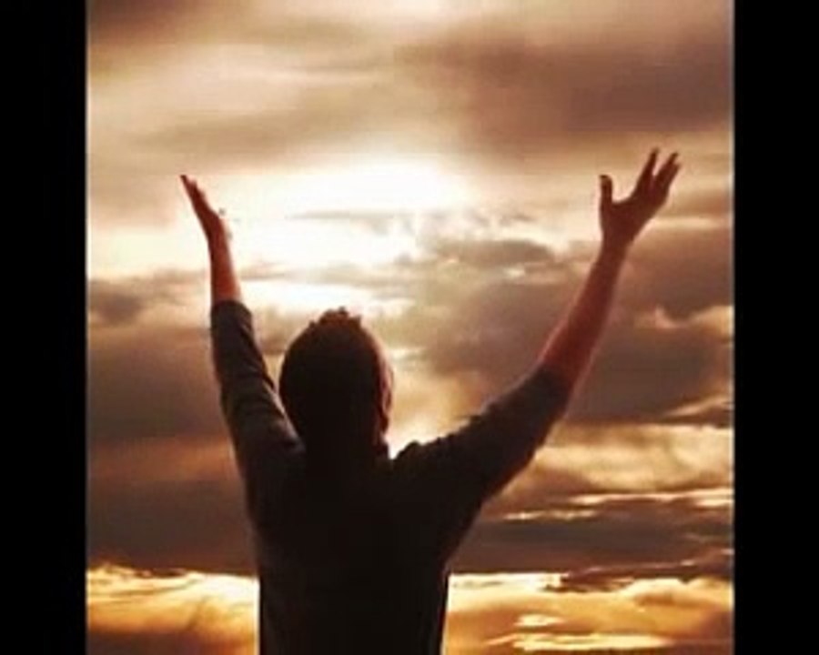 Levanto mis manos en Italiano Alzo le mani