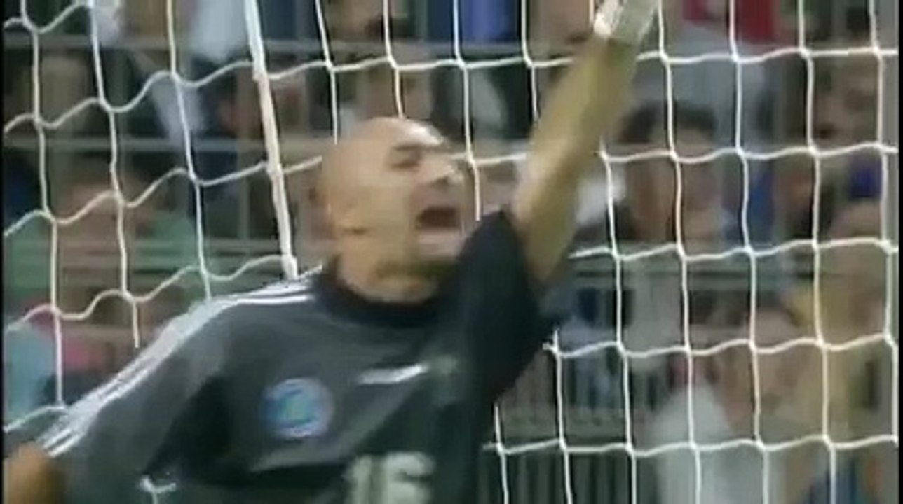 Roberto Carlos vs Physics Roberto Carlos Scored This Free Kick 17 Years Ago