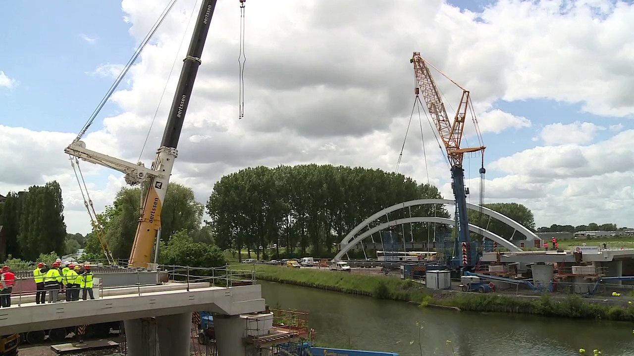 Timelapse : pose de la charpente du pont Nieppe-Armentières