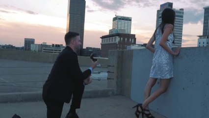 Demande en mariage en plein film d'action