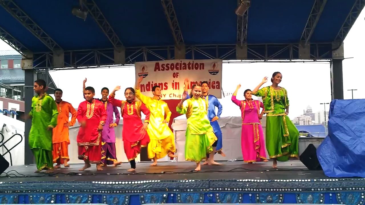 Bhangra Dance By BollyArts | Learn & Perform Bhangra