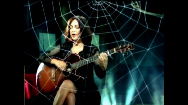 NAZAN ÖNCEL & TARKAN - Nereye Böyle