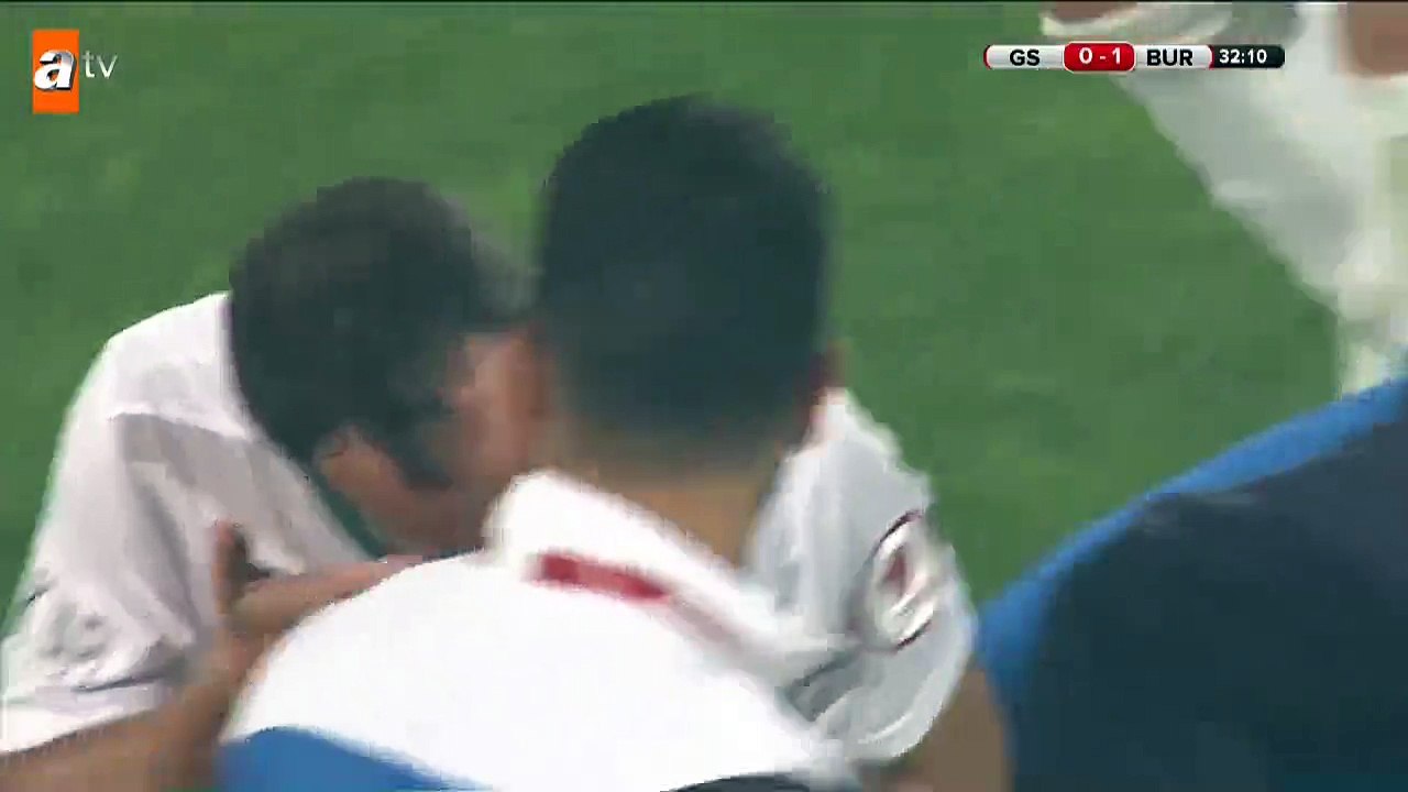 Sabri maçta melonun boğazını sıktı!