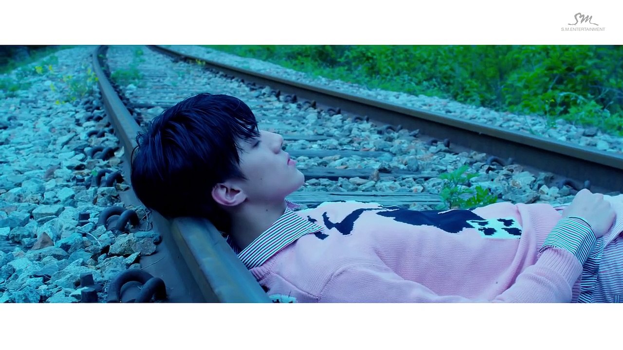 EXO_LOVE ME RIGHT (漫遊宇宙)_Music Video