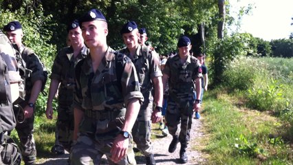 Eleves et fusiliers marins dans les pas du commando Kieffer