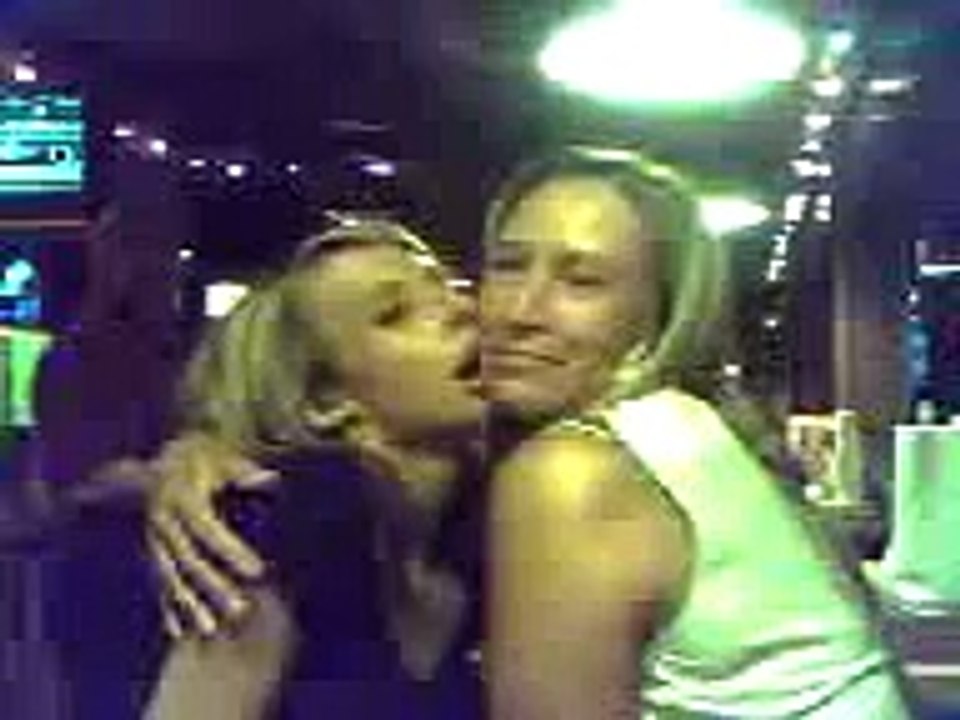 Video from My Phone Hooter's 6-09-2006