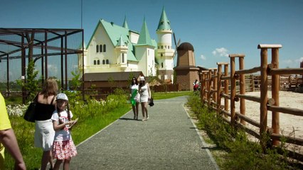 New private zoo helps Ukrainians forget conflict