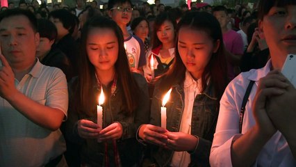 Relatives mourn China shipwreck dead