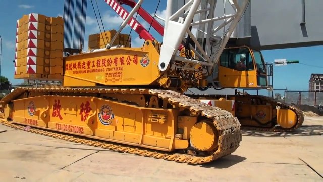 World's Biggest Crane Terex Demag CC 2500-1