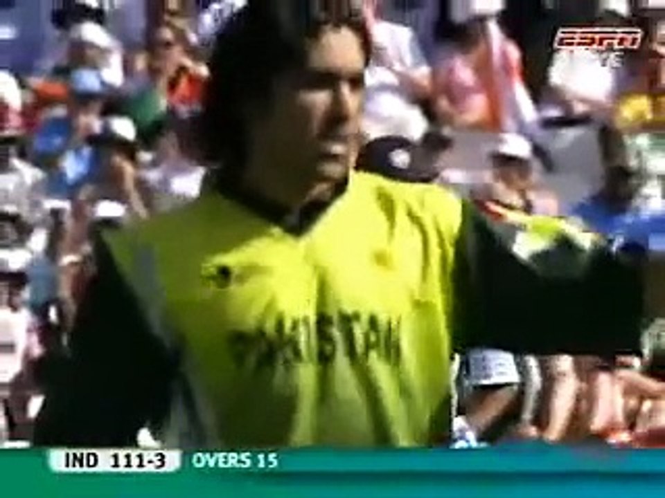 Umar Gul vs MS Dhoni Must Watch