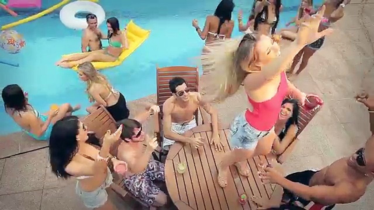 Fernando & Sorocaba - As mina pira (Clipe Oficial)
