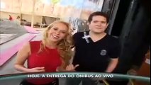 joelma e chimbinha mostra o ônibus da banda