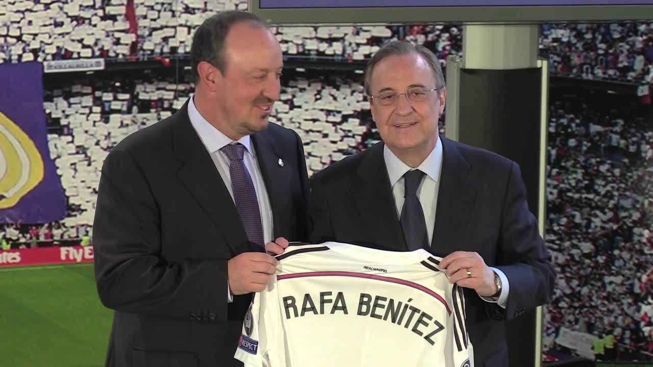 Real Madrids neuer Trainer Rafa Benitez unterdrückt Tränen