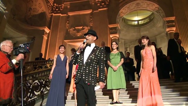 Ashraf Habibullah of CSI welcomes 800 guests for a Bollywood Ball