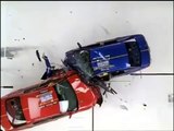 Toyota Camry vs Toyota Yaris  撞擊測試