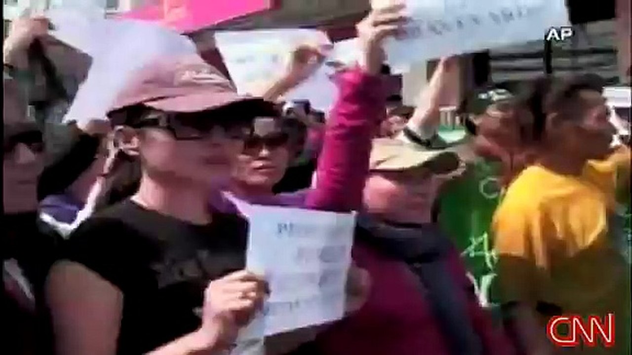 Nepal Police beats Tibetan Monks, So inhuman..