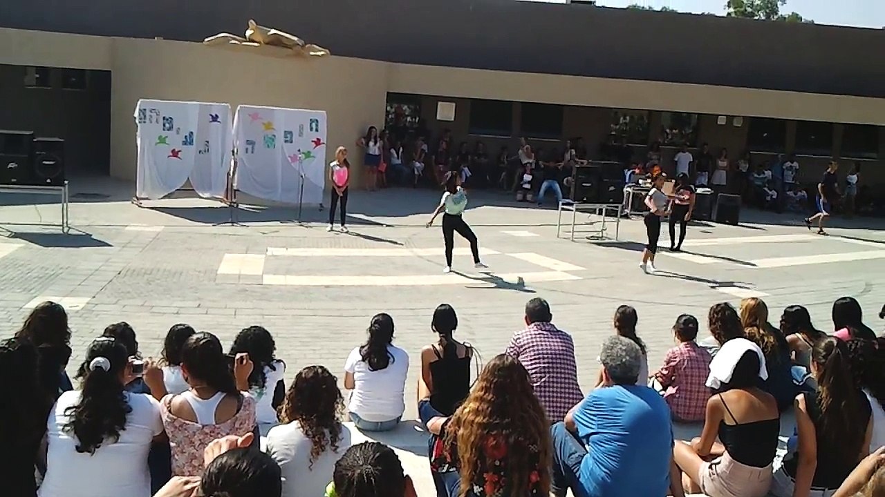 ריקוד סוף שנה, בנות כיתה ח', בית ספר שקמה.