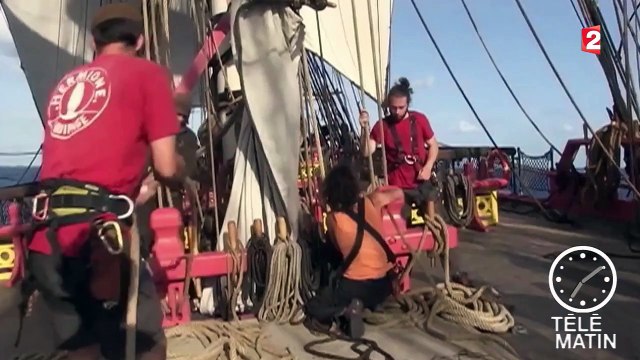 Comme en 1780, L'Hermione arrive dans le port de Yorktown, aux Etats-Unis