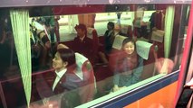 佳子さま、電車移動中に皇室ファンに囲まれ写メを撮られまくり思わず吹き出すｗｗｗ 奈良県、神武天皇陵参拝後。2015.3