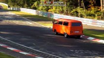 Un circuit ouvert à tout type de véhicules : bus, collection, moto, Van... Dingue - Nürburgring - Nordschleife!