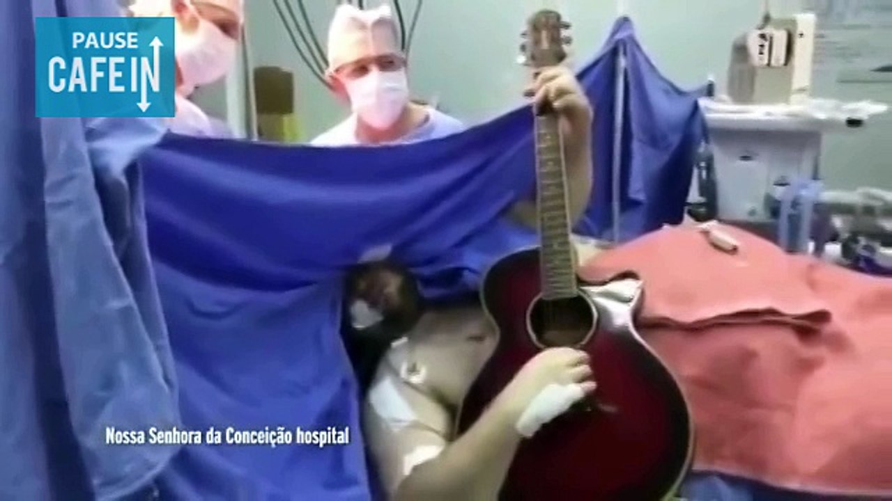 Il chante les Beatles pendant son opération du cerveau