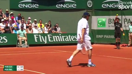 Roland Garros : Guy Forget quitte le terrain en plein échange pour laisser Henri Leconte jouer tout seul