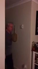 Sa passion : faire peur à son vieux père! Compilation énorme!