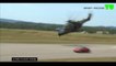 Course entre une Porsche 911 et 2 hélicoptères militaire surpuissant