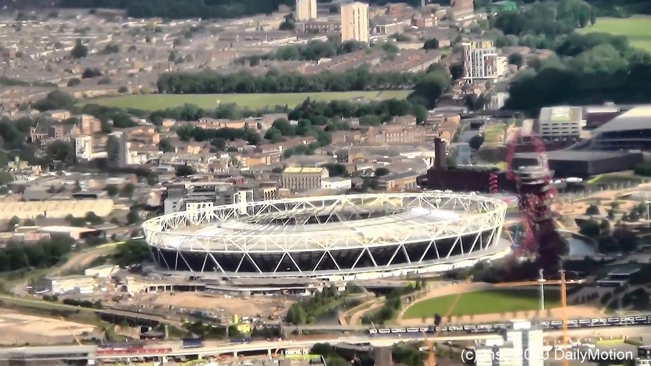 Takeoff from London City Airport. Lufthansa flight LH929 to Frankfurt. Embraer 190. D-AECE
