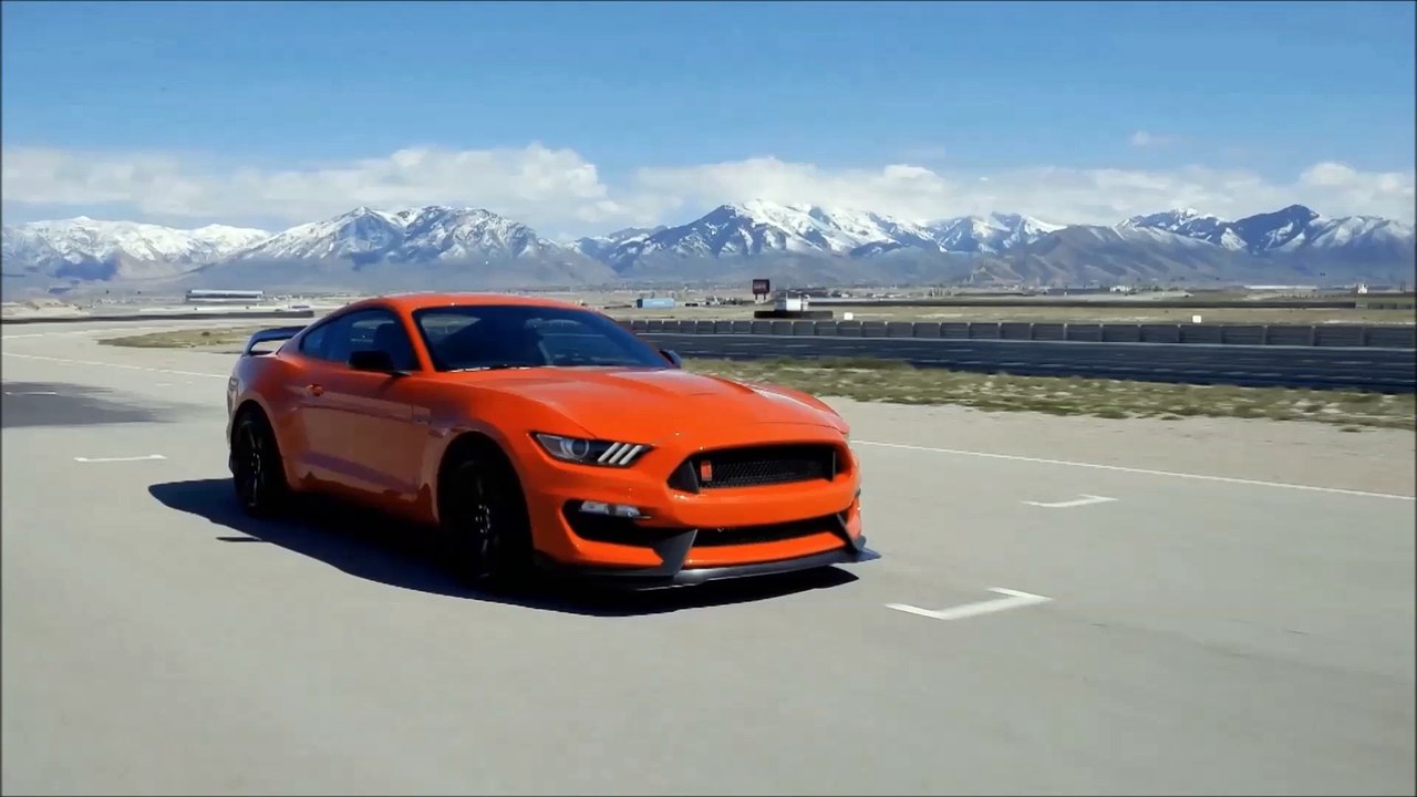 Honda Civic Type R 2015 aro 19 FWD 2.0 VTEC Turbo 310 cv 40,8 mkgf 270 kmh 0-100 kmh 5,7 s @ 60 FPS