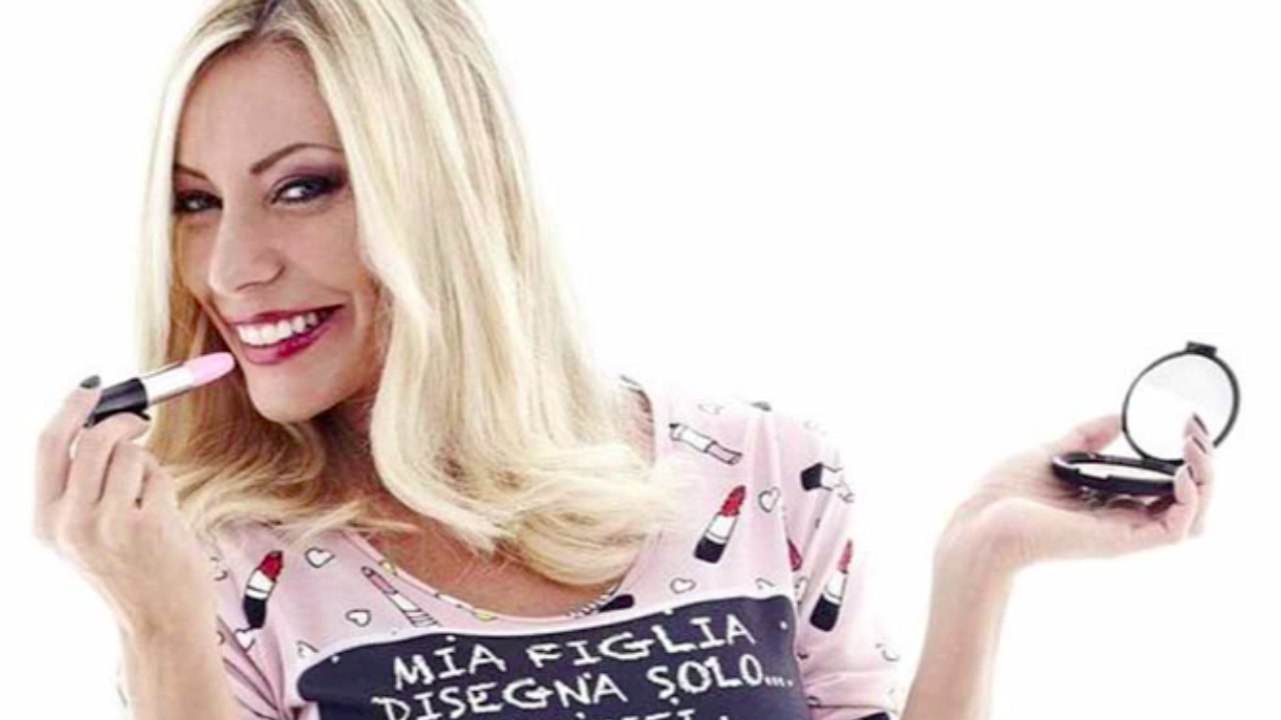 Cosa avrà da dire Karina su Valeria Marini? - Per niente Karina / KARINA CASCELLA