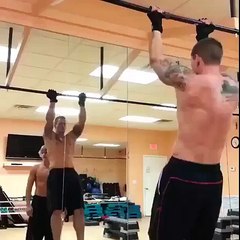 Voila comment motiver votre pote à faire des tractions