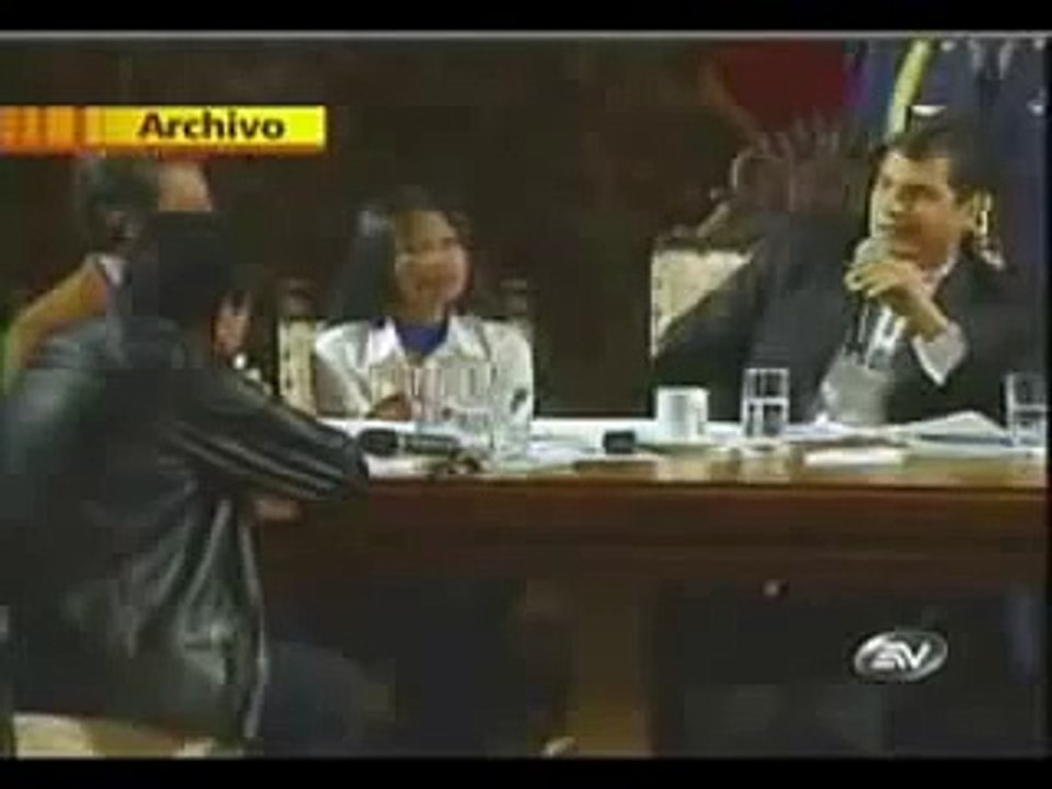 Rafael Correa dando clases sobre la verga