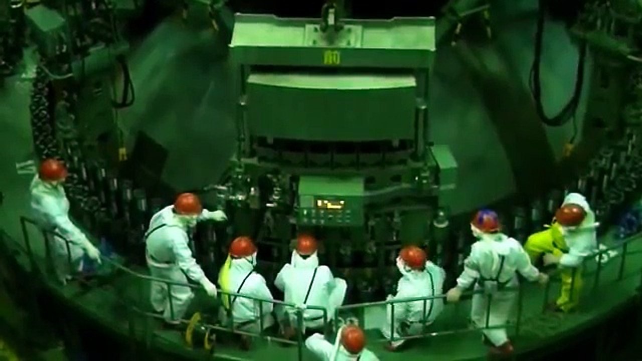 福島第二原子力発電所 4号機圧力容器蓋取外作業の様子
