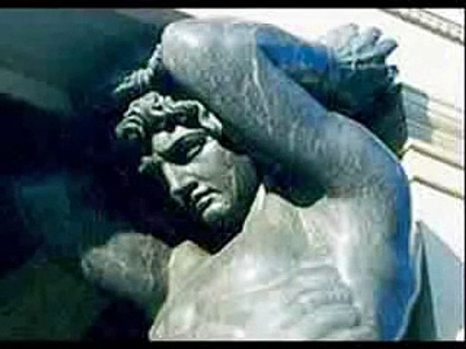 Атланты держат небо на каменных руках