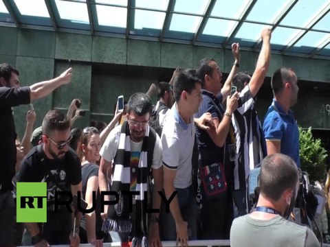 Barça e Juventus são recebidos com festa das torcidas em Berlim