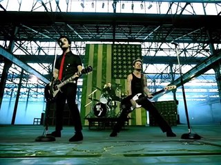Green Day - American Idiot [OFFICIAL VIDEO]