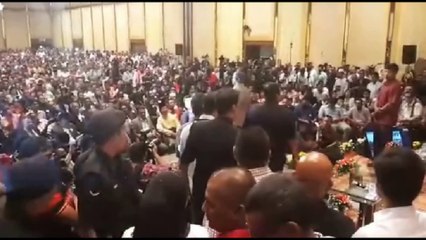 Mikrofon Dr Mahathir Dimatikan, Dihalang Berucap Oleh Polis