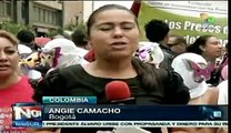 Mujeres colombianas marchan desnudas por crisis carcelaria