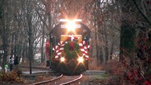 HD: CONRAIL Santa Train w/HORN and more HORN - Jingle Bells Special