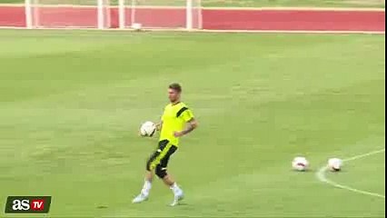 Ramos showing off his skills in his national team training grin emoticon best defender in the whole world !