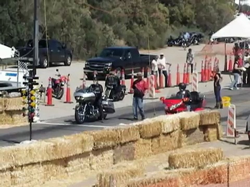 Goldwing vs Harley Davidson