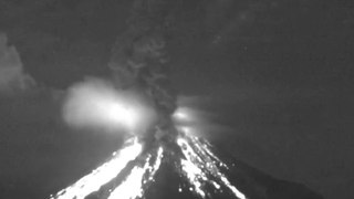 MEXIQUE: Nouvelle Éruption Spectaculaire du Volcan Colima - 3 Juin 2015