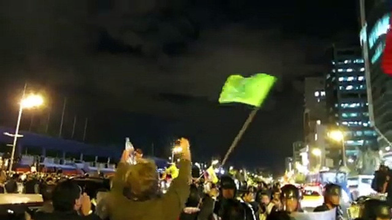 “¡Velasco sinverguenza!“