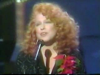 BETTE MIDLER - I think it´s gonna rain today (1988)