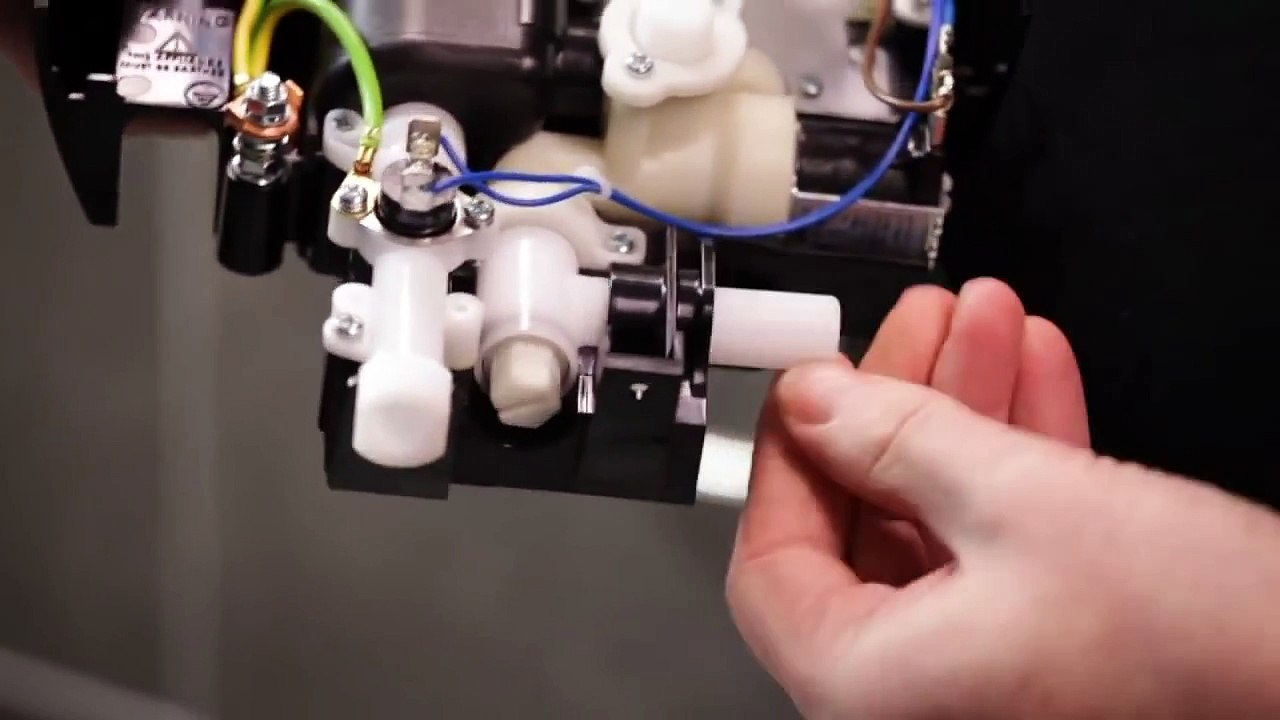 Electric Showers: "Stylish Aspirante Shower" video from Triton Showers